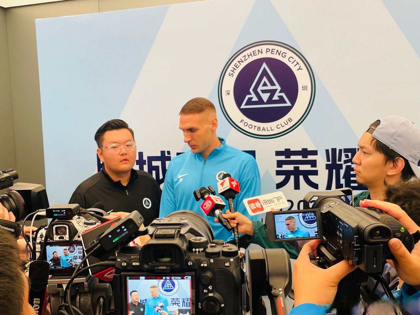 深圳新鹏城官宣新任主帅前国足西班牙助教正式接手(深圳足球队主教练)