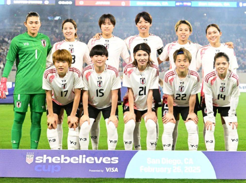 包含日本1-0韩国！卫冕东亚杯+3次夺冠超国足，30岁混血射手5球夺金靴的词条