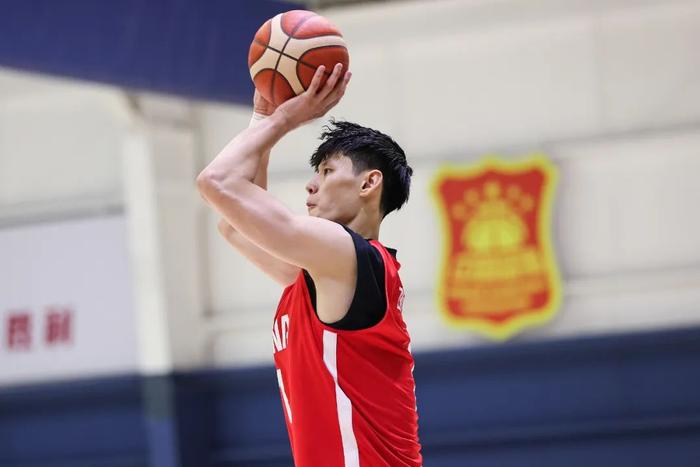 中国男篮结束欧洲拉练抵京曾凡博赴国家队报到(小将曾凡博是何来历)