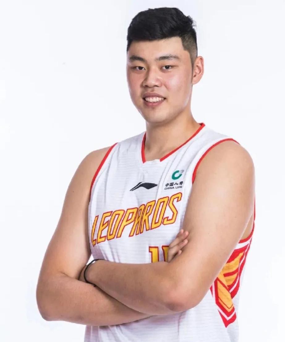 包含前深圳男篮中锋赵义明加盟湖北男篮，出战NBL联赛的词条