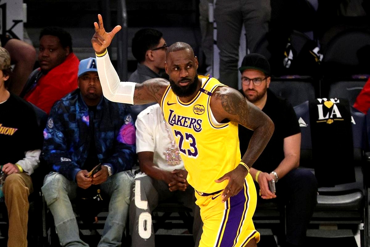 鹈鹕不敌湖人，球迷纷纷为表现点赞(nba鹈鹕vs湖人)